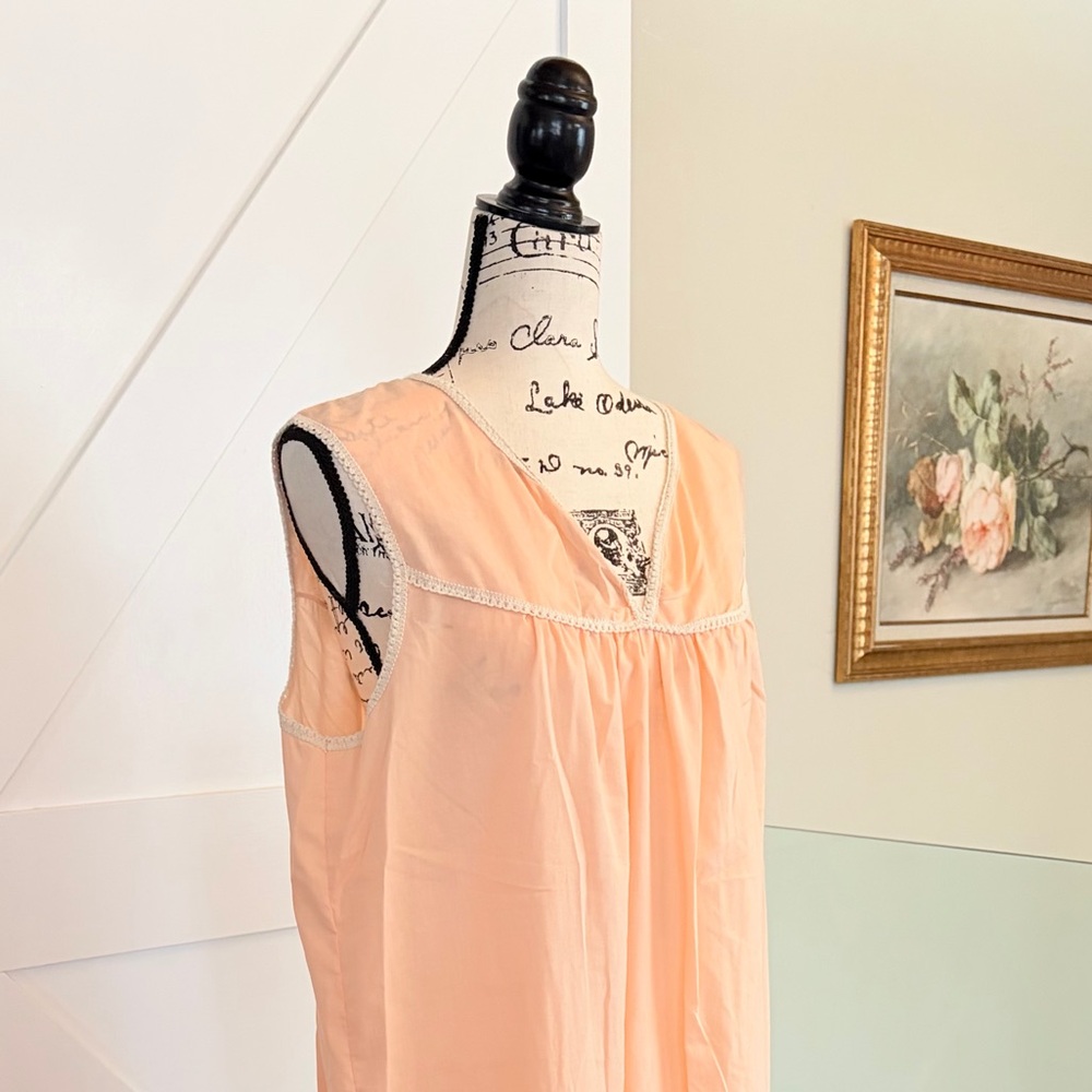 Vintage Union Made Peach Nightdress 🍑